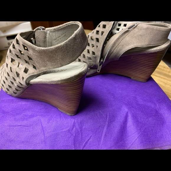 Franco Sarto suede taupe sandals - Picture 9 of 10